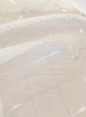 白色珠光银丝条纹格透明硬纱布料 纱有骨架质感强 贴肤舒服不扎