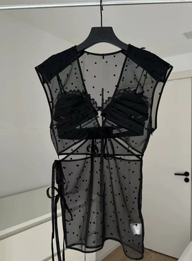 wo 性感纯欲黑色透视V领镂空设计Ying波点网纱连体上衣女