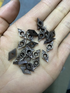 二手京瓷数控刀片55度小菱形不锈钢精车刀头DCGT070201 CK PR930