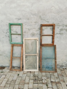 旧木门窗户实扇旧门窗店铺复古装饰密室鬼屋老式影视道具民俗门户