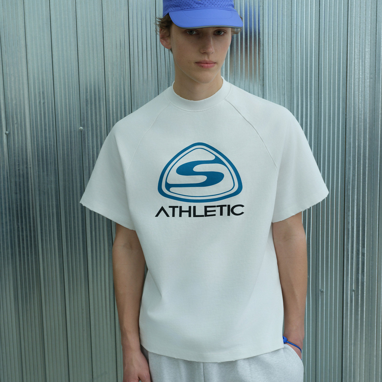s45 水滴标logo印花运动裁剪短袖半高领松弛简约高级感t恤男女款