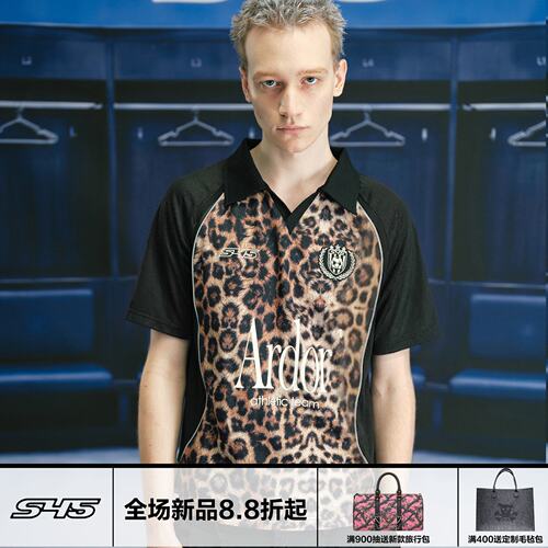 S45豹纹标语短袖足球T恤