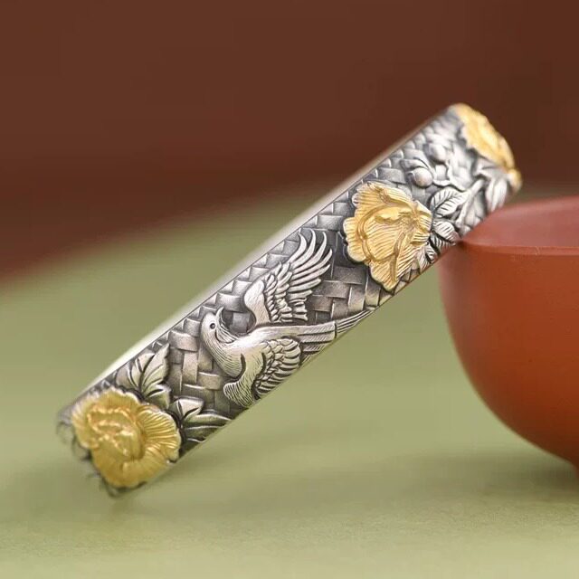 足银描金工艺复古浮雕牡丹花手镯