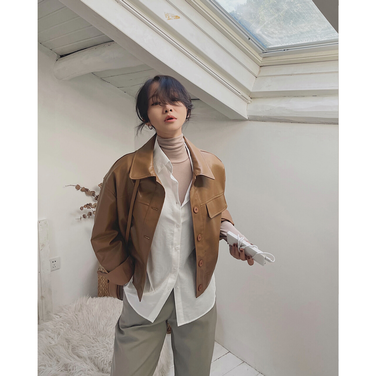 机车风pu短款小皮衣外套女士2025年新款春秋季时尚港风棕色小个子