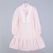 复古木耳立领棉麻连衣裙64L79195法式创意刺绣减龄宽松粉色长袖裙