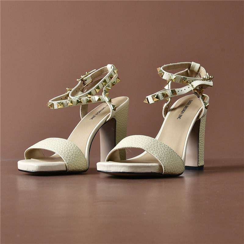 2022年夏季高跟鞋5.31l69449一字带方头露趾百搭铆钉女士时装凉鞋
