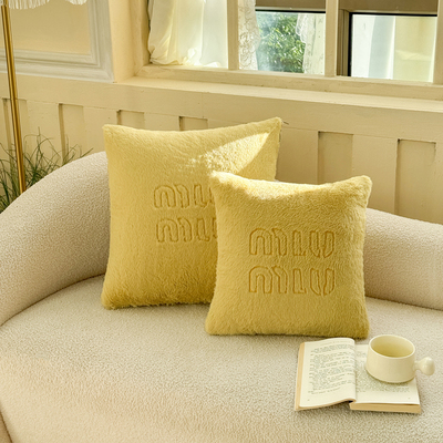 冬季加厚抱枕被子两用二合一牛奶绒办公室沙发午睡毯子车载靠枕头