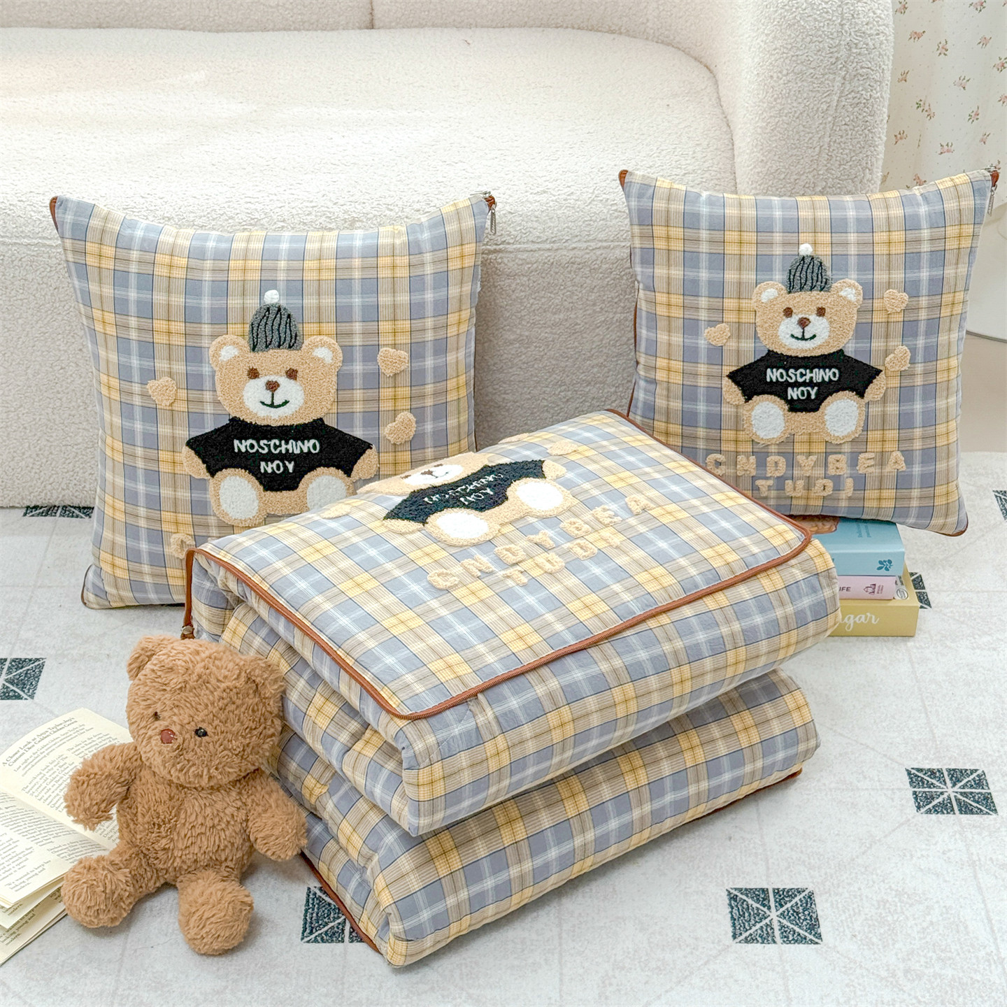 100%全棉色织帽子熊抱枕被子两用办公室沙发午睡空调被汽车靠垫枕