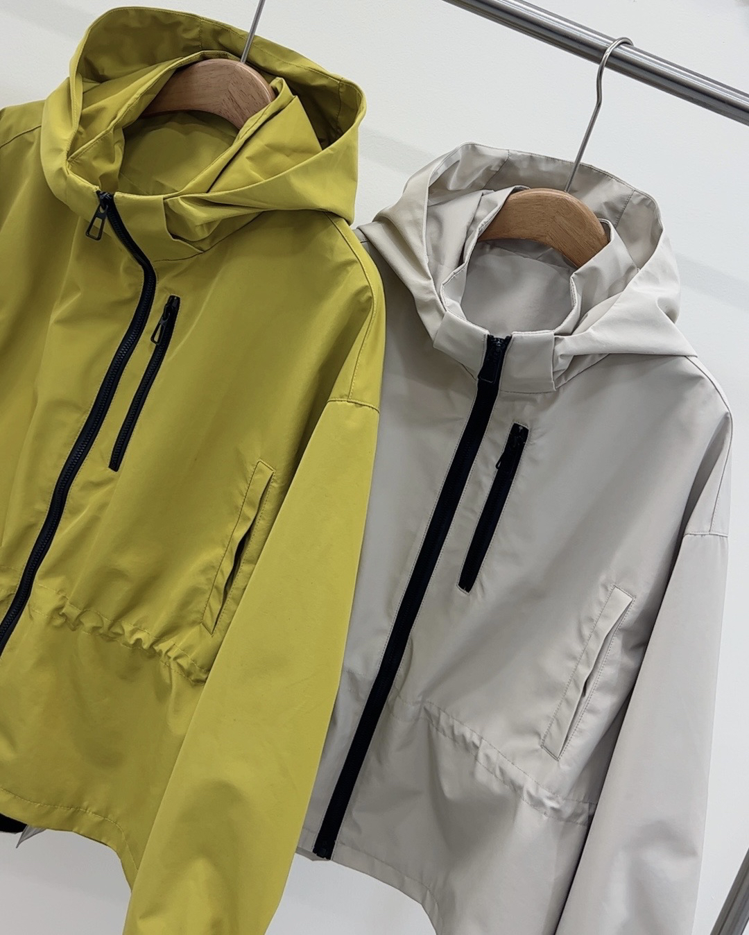 D春天家都市轻户外 法柜早秋品质抽绳收腰连帽冲锋衣外套女12F0特