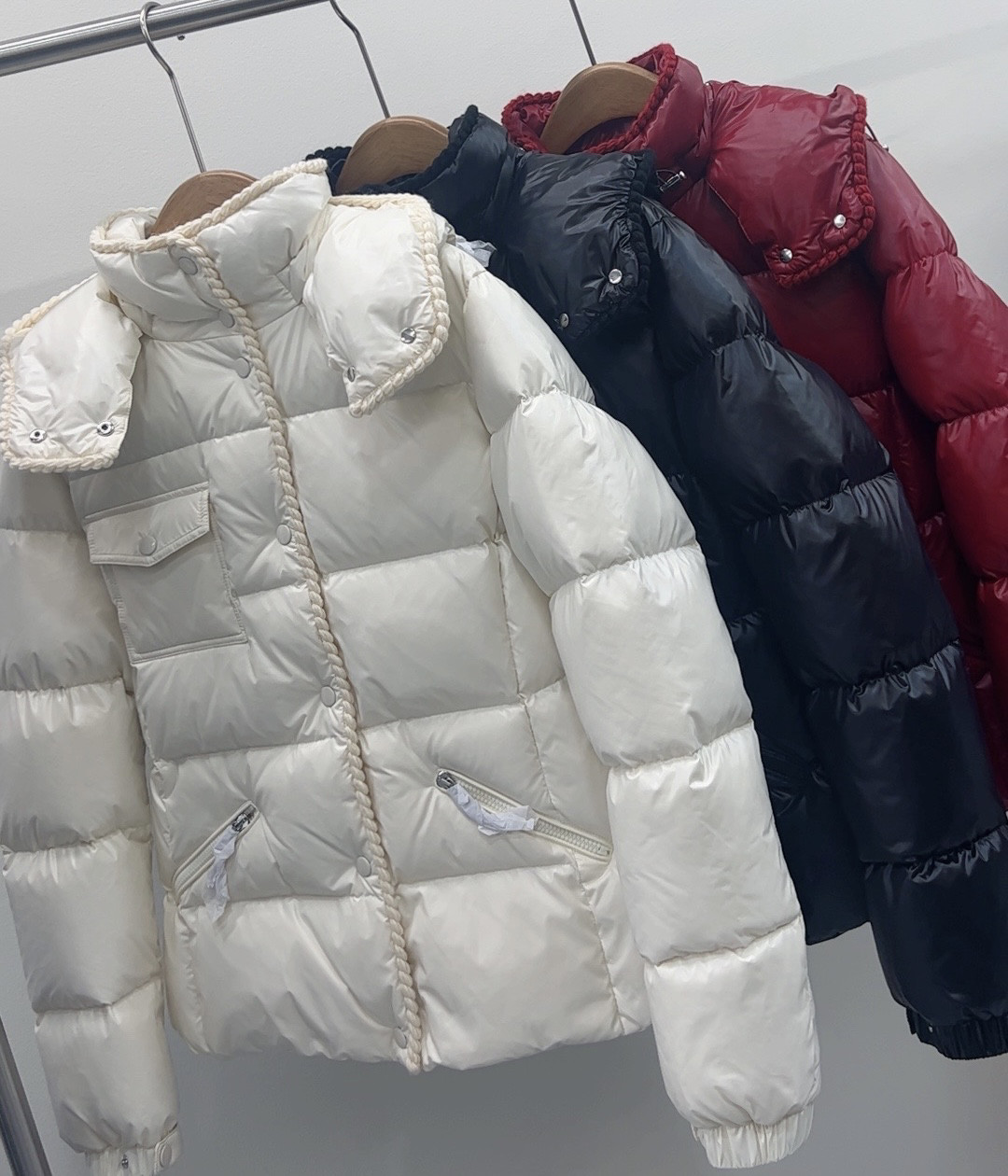 m蒙家连帽麻花包边修身羽绒服女短款25年加厚白鹅绒保暖外套