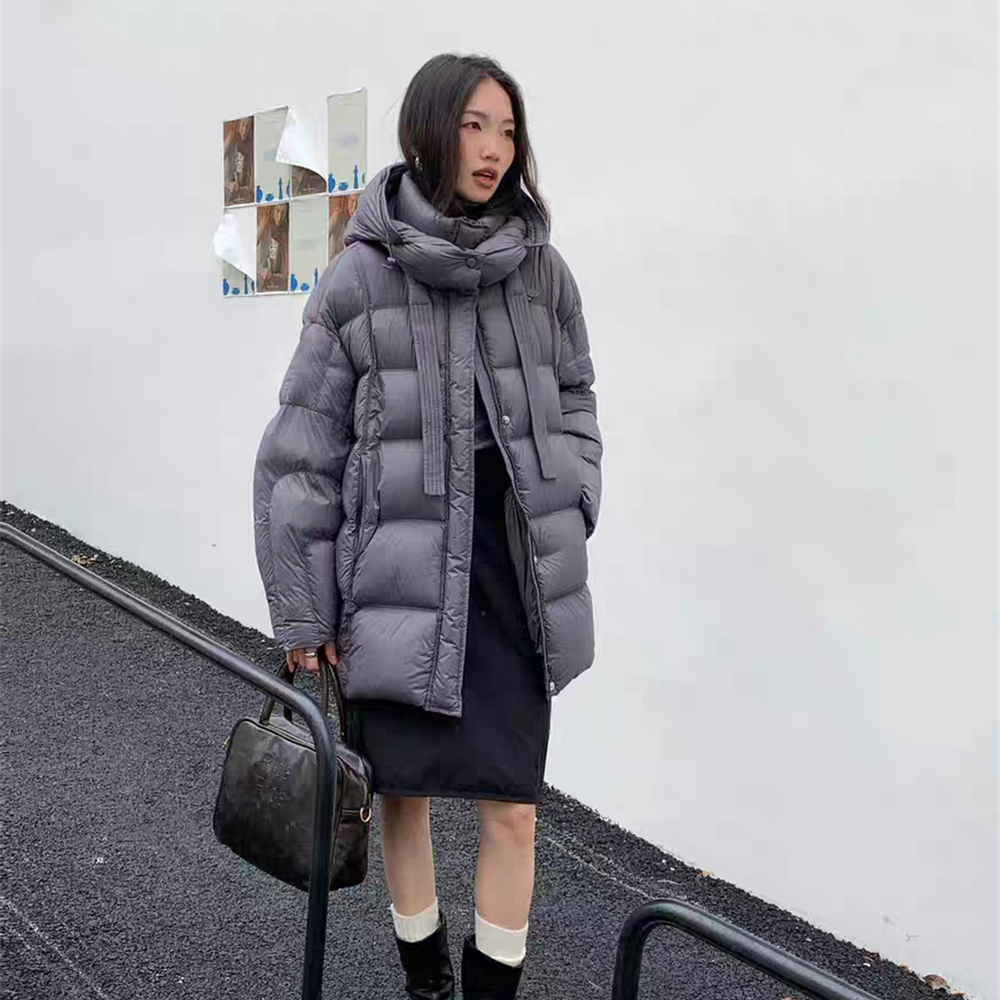 静茹25冬季新款连帽宽松飘带龟背型保暖羽绒服外套960