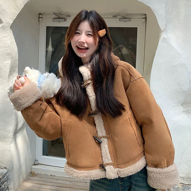 静茹冬上新连帽牛角扣麂皮绒时尚短外套10406