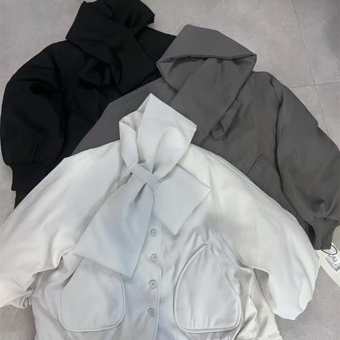 静茹搭V领单排扣宽松保暖羽绒服外套(配围巾)86219N