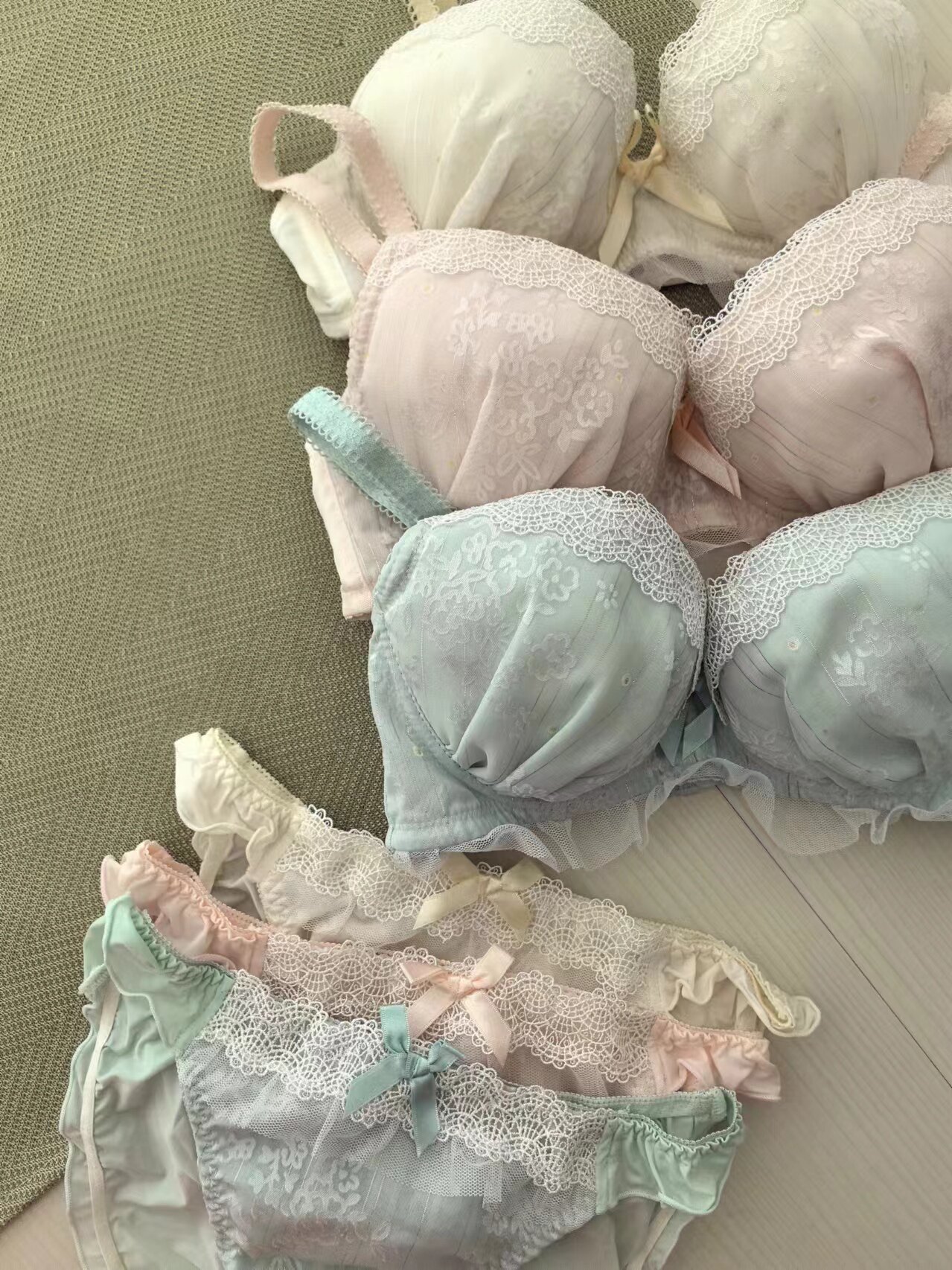 Risa雪纺上托蕾丝甜美聚拢薄文胸套装大杯日系少女舒适圆盘内衣