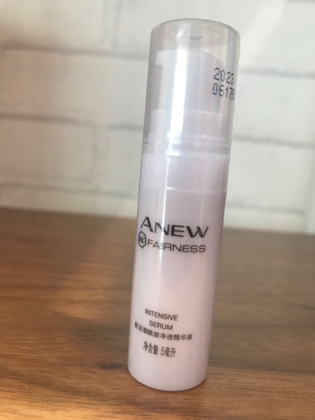 5个起包邮费！雅芳新活美白净润淡斑精华液5ml。烟酰胺2024年3月