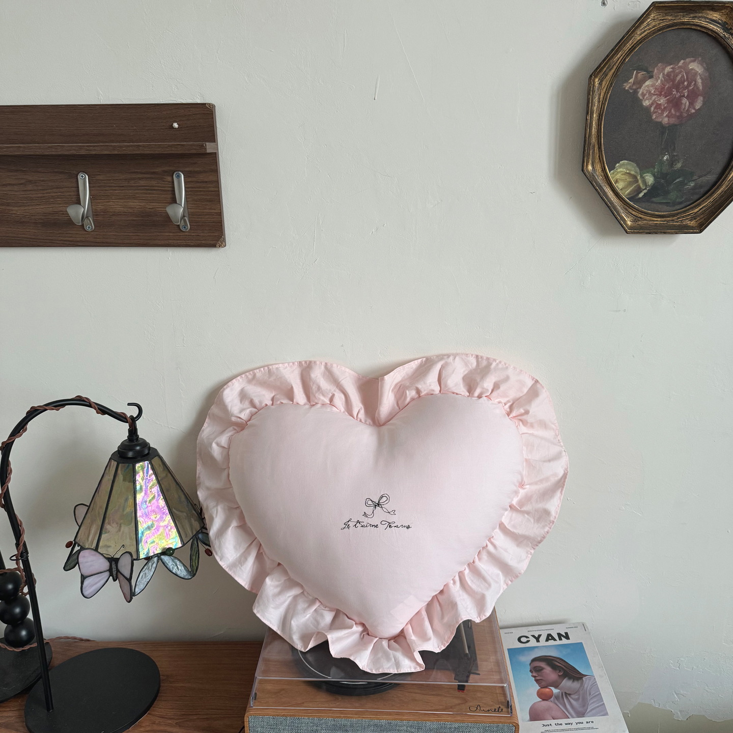 全棉爱心玫瑰刺绣纯色抱枕韩式花边纯棉靠垫蝴蝶结装饰道具心形枕