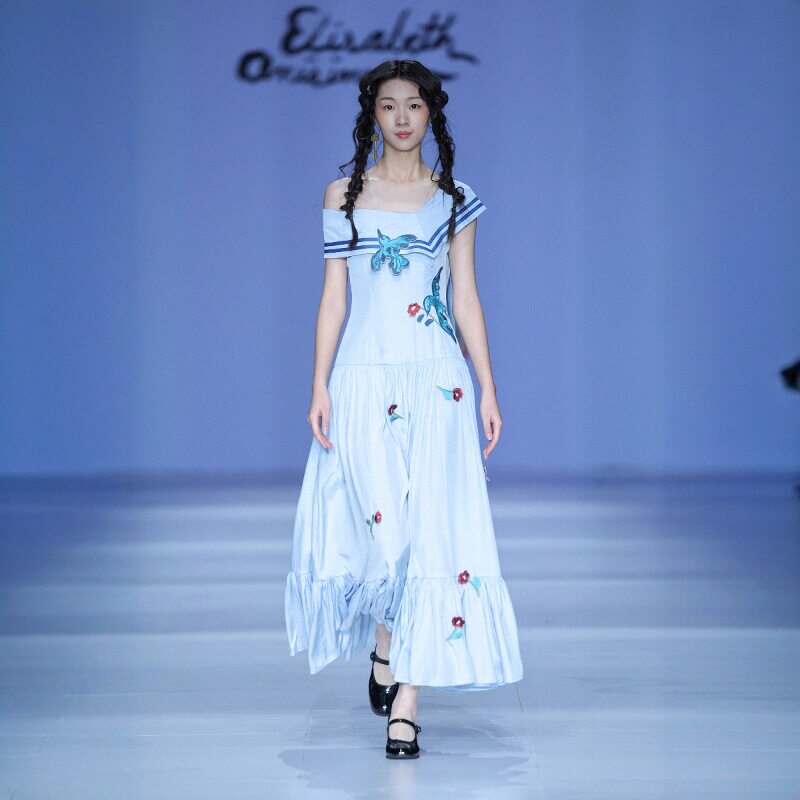 XUNRUO熏若 x ElisabethAnisimow联名25春上新飞鸟花海军领连衣裙