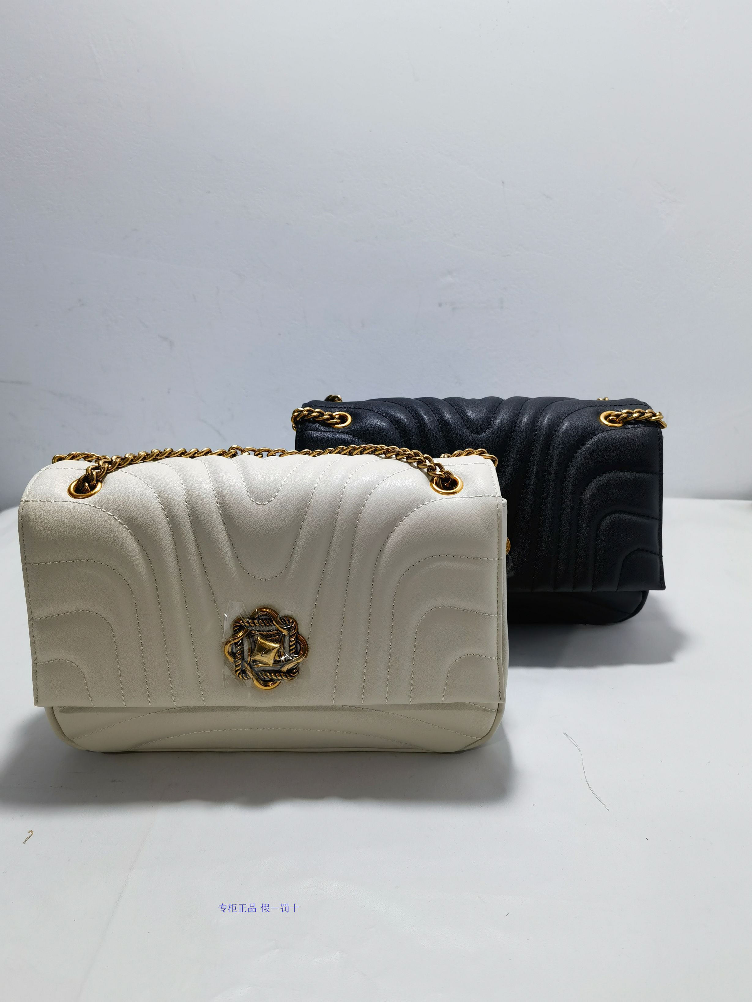 satchi沙驰女包2023春夏新品单肩斜挎 链子 纯色潮bc10209-42w