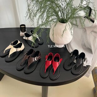 TLE MIKELIN 2026年新款复古简约风百搭气质夹趾一字带罗马凉鞋女