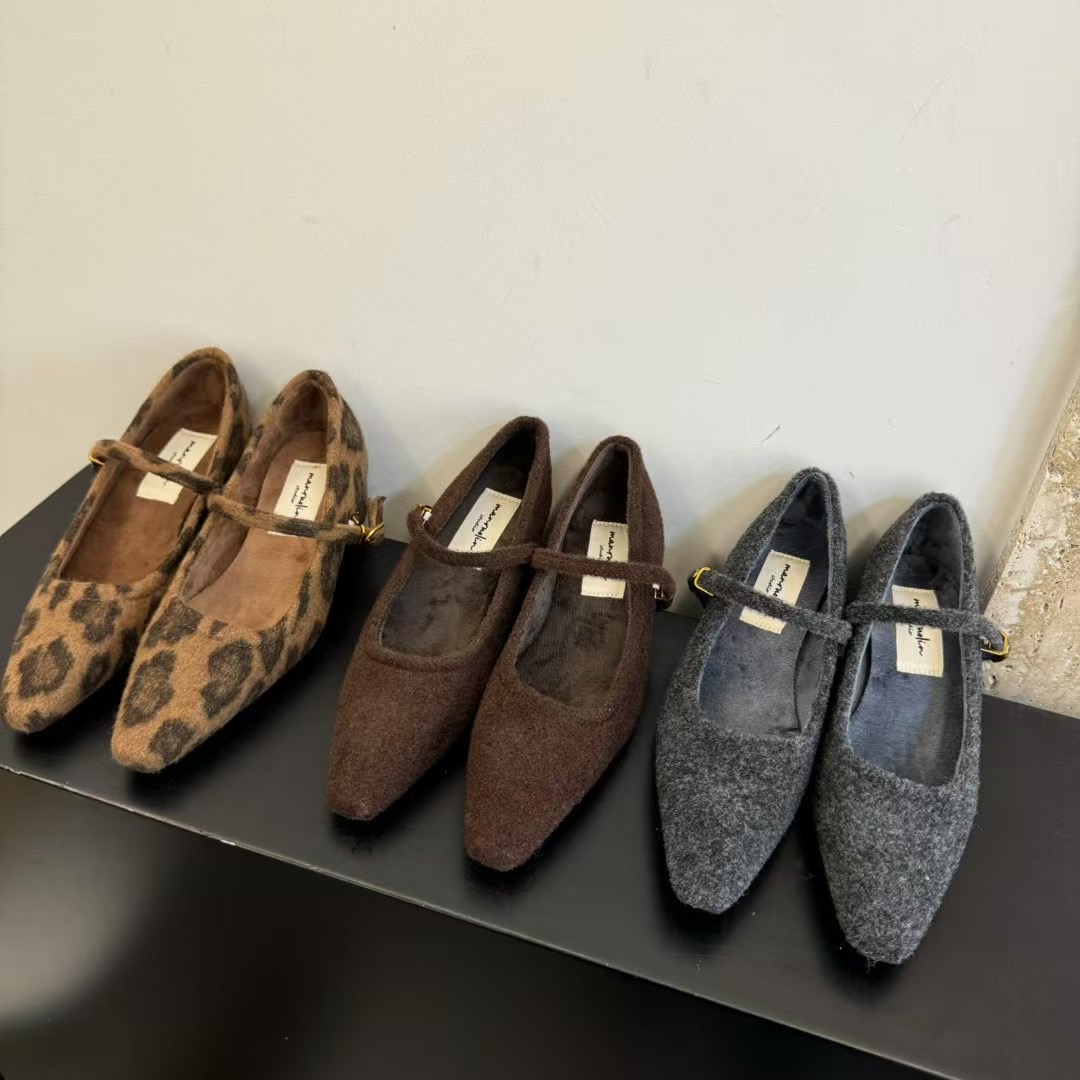 气质方头绒面一字带粗跟玛丽珍鞋