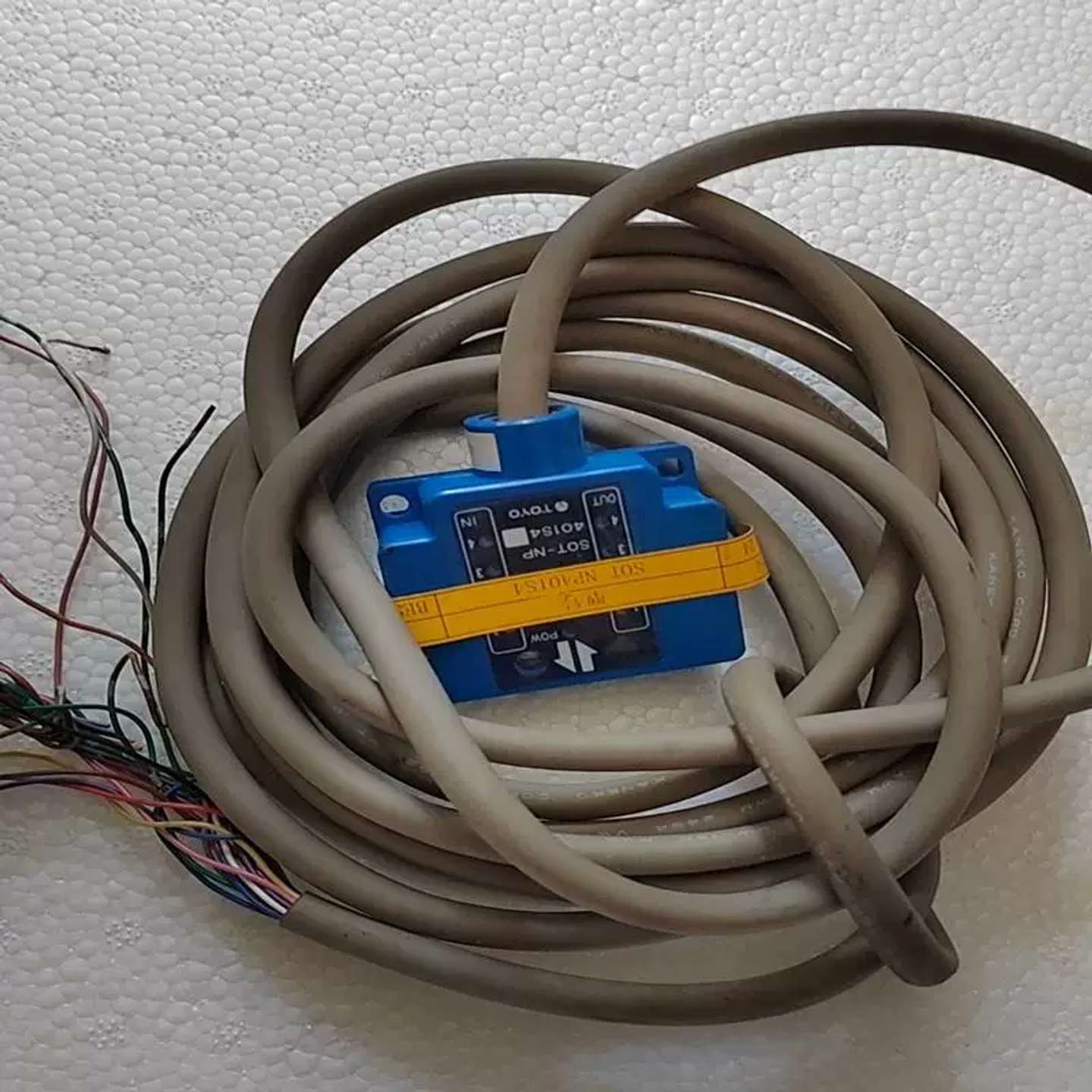 光感测器。SOT-NP401S4 实物图 包