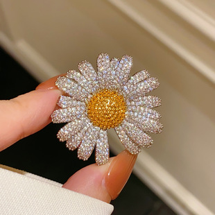 权志龙GD同款满钻锆石雏菊胸针个性奢华胸花优雅气质西装帽檐别针