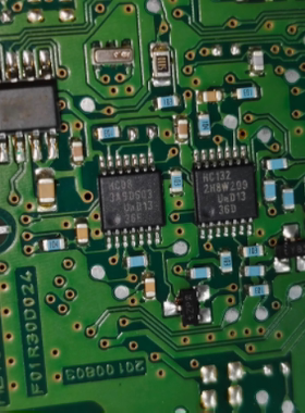 HC132A HC126A 蔚蓝5新能源BMS缓冲器和线路驱动器逻辑IC芯片全新