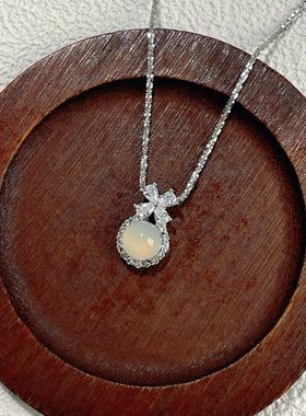 s925纯银首饰新款天然白玉髓蝴蝶结吊坠项链女在逃公主中式锁骨链