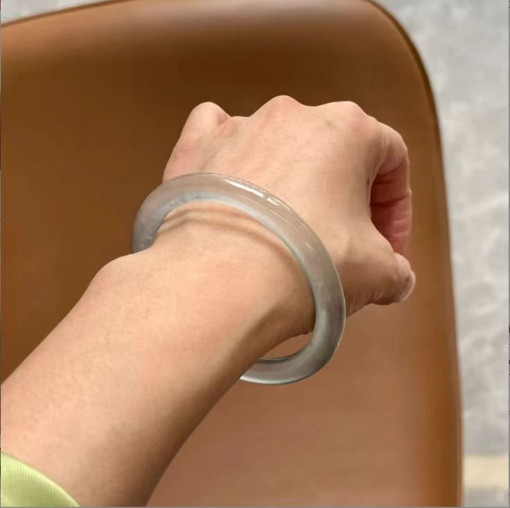 高冰种石英岩玉手镯细圆条蓝水天青冻翡翠平替库里蓝色水沫玉镯子