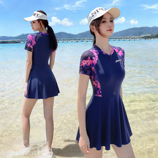 小胸遮肉防走光海边沙滩度假 保守连体裙式 新款 运动游泳衣女大码