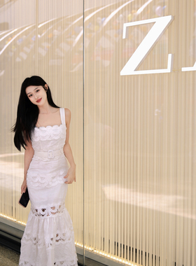 程茧儿sp新款2025早秋白色宽吊带棉麻拼接蕾丝收腰显瘦鱼尾连衣裙