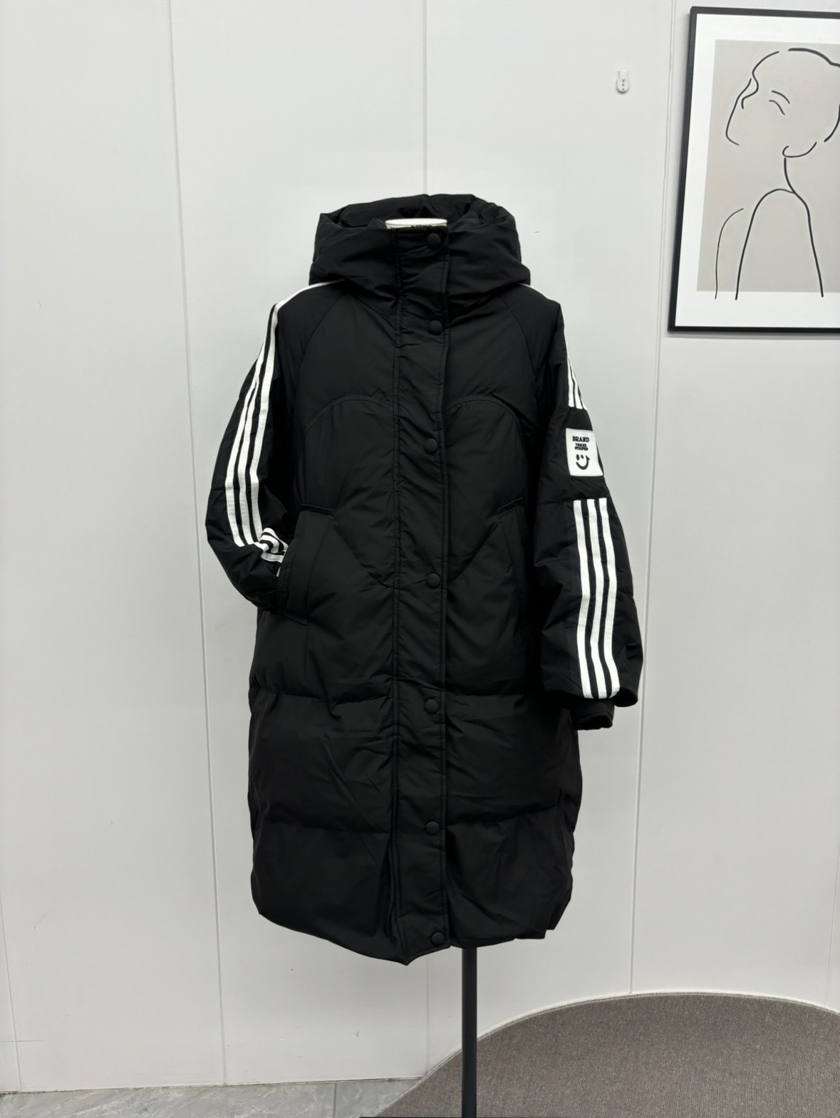 黑色2025新款时尚气质显瘦百搭连帽羽绒服女款简约大气上衣