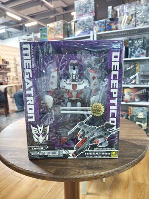 变形金刚08动画TFA日版领袖级L级威震天 (Megatron）。全新未拆