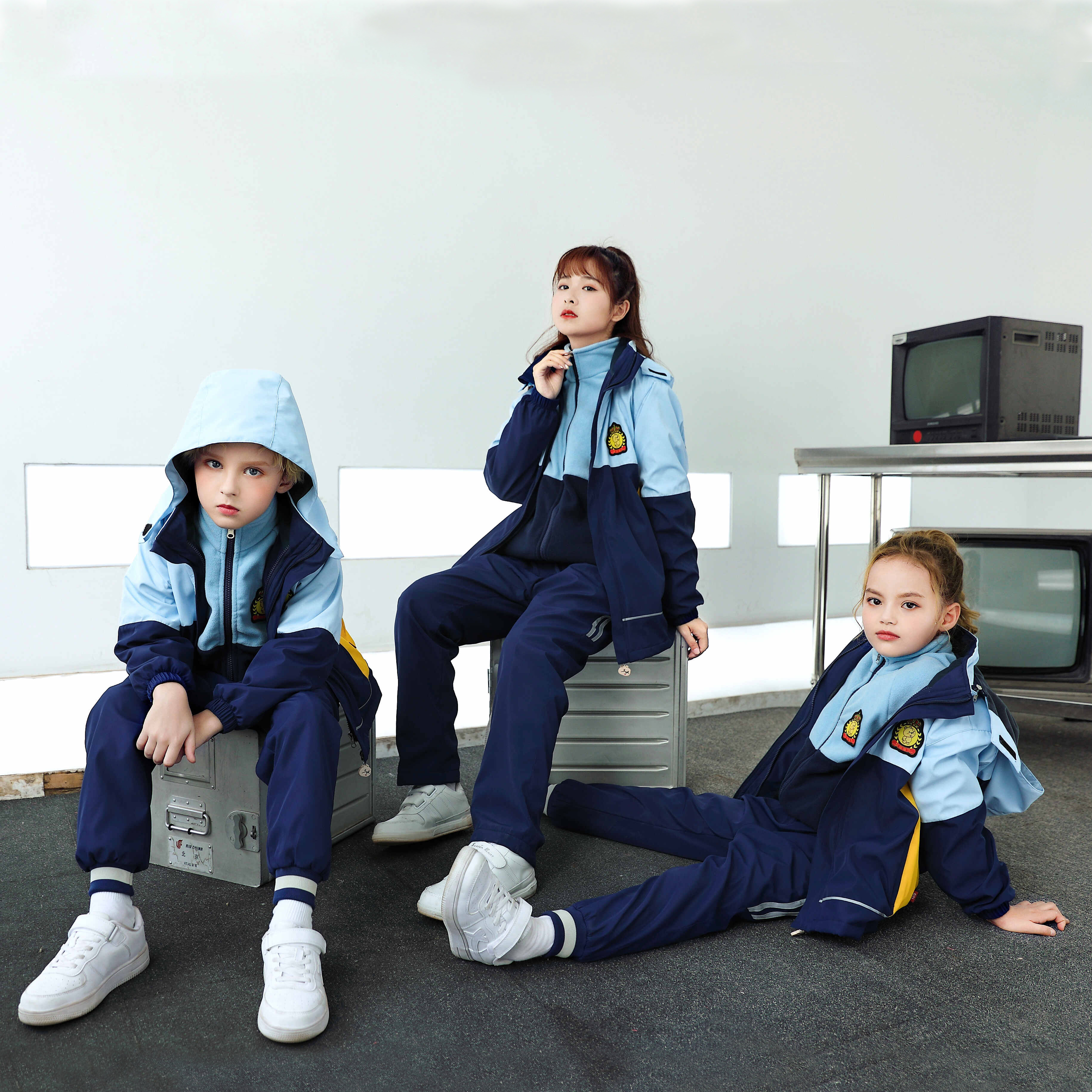 幼儿园冲锋衣布录百瑞