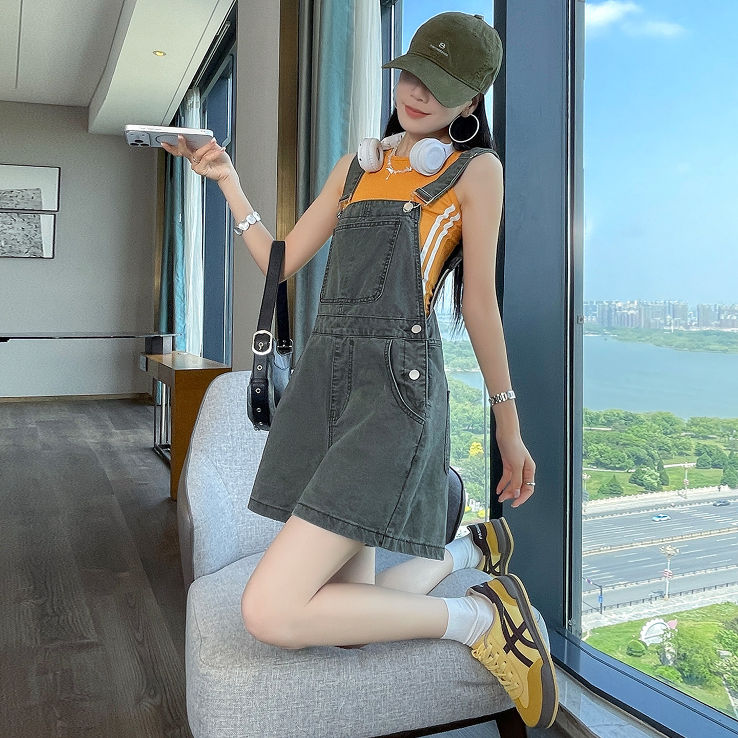 工装风减龄牛仔背带短裤女2026新款春夏季宽松休闲显瘦阔腿连体裤