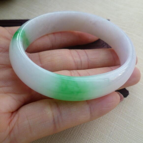 天然A货翡翠/淡紫色飘阳绿53.5MM贵妃手镯6494带证书