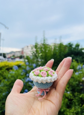diy创意成品毛线手工编织迷你玫瑰手捧花钥匙扣包包挂件生日礼物