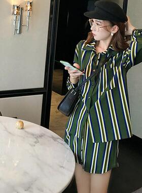 张涩涩 精致时尚套装绿色竖条纹衬衫高腰短裙裤女春秋款两件套