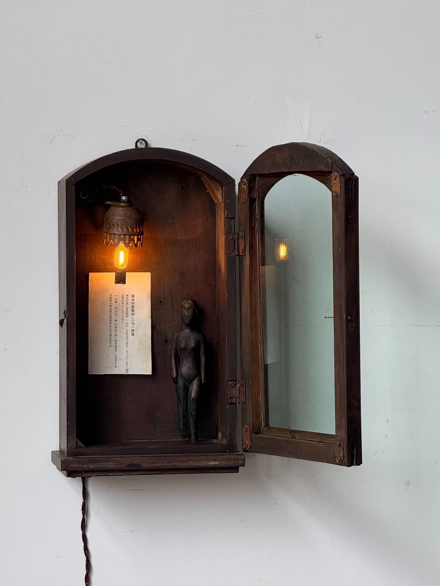 孤品中古风实木壁柜复古风咖啡馆民宿餐厅装饰柜子店面招牌设计