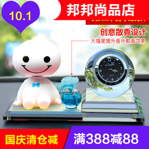 汽车摆件车内饰品香水座式摇头可爱卡通公仔小车车子轿车车载娃娃