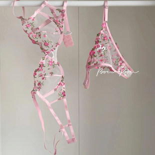 秘密花园法式性感纯欲蕾丝超薄内衣女大胸显小上托防下垂胸罩套装