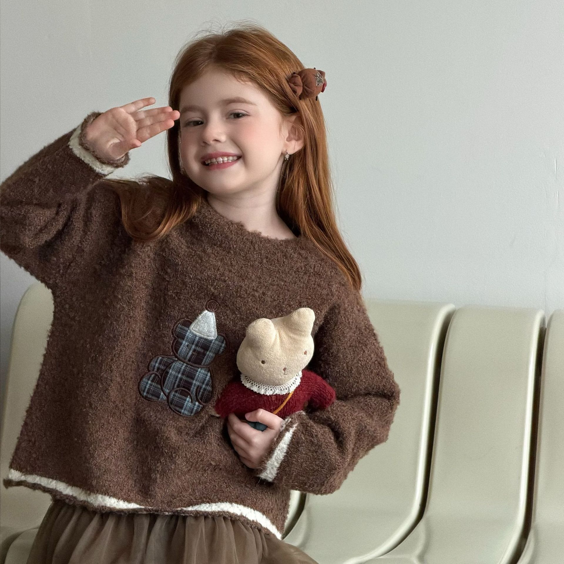 儿童刺绣毛衣冬加厚2025新款12%羊毛小熊撞色针织衫女童软糯上衣