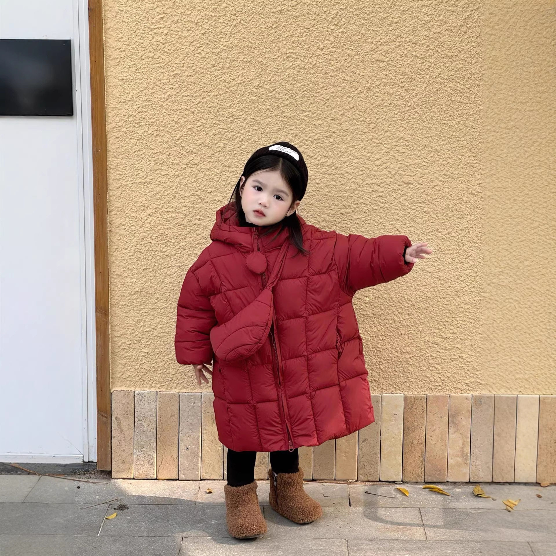 女童冬款新年棉服红色长款加厚连帽棉衣保暖厚实羽绒棉外套配包包