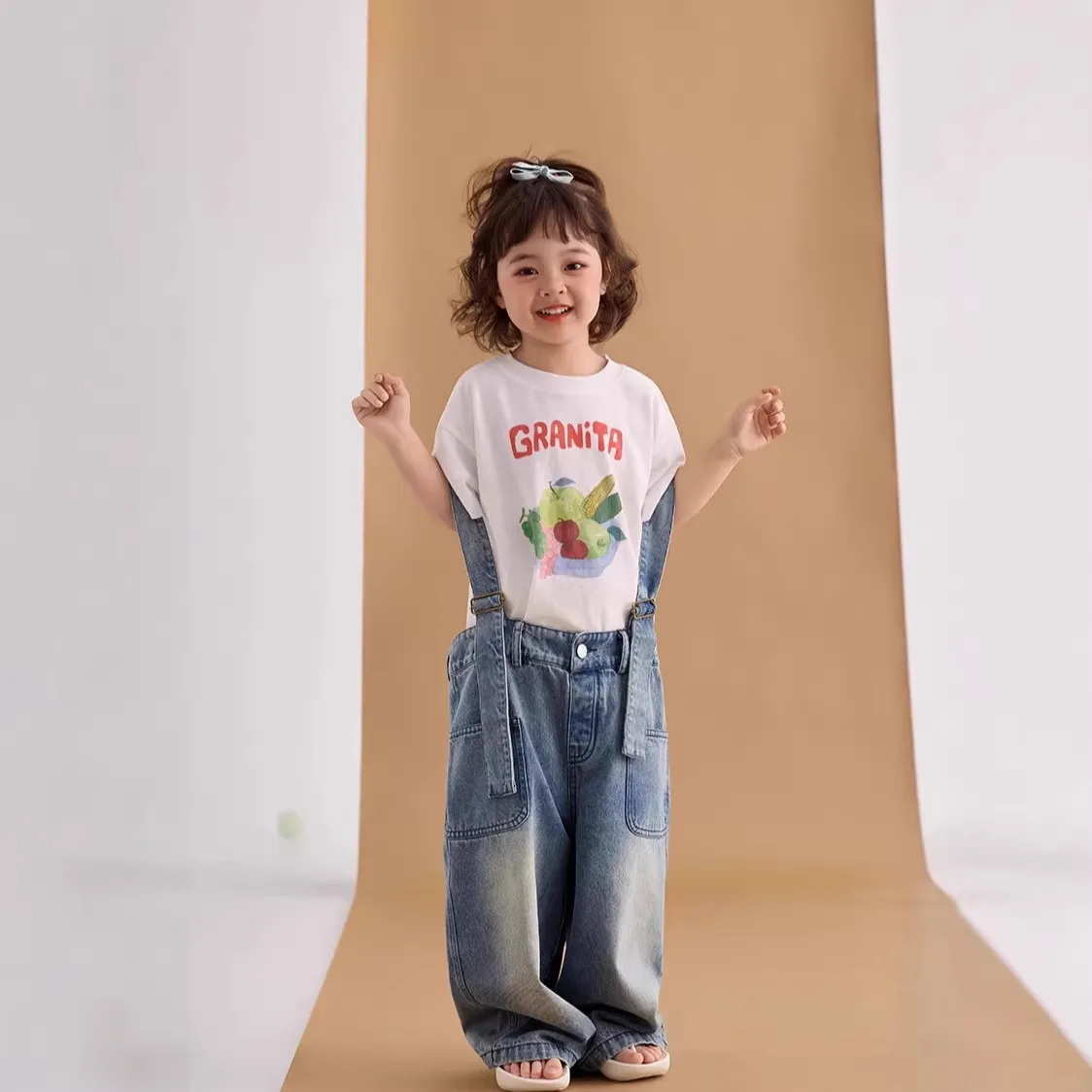 2韩系春夏装男女童休闲百搭阔腿长裤子26年新款 水桶牛仔裤背带裤