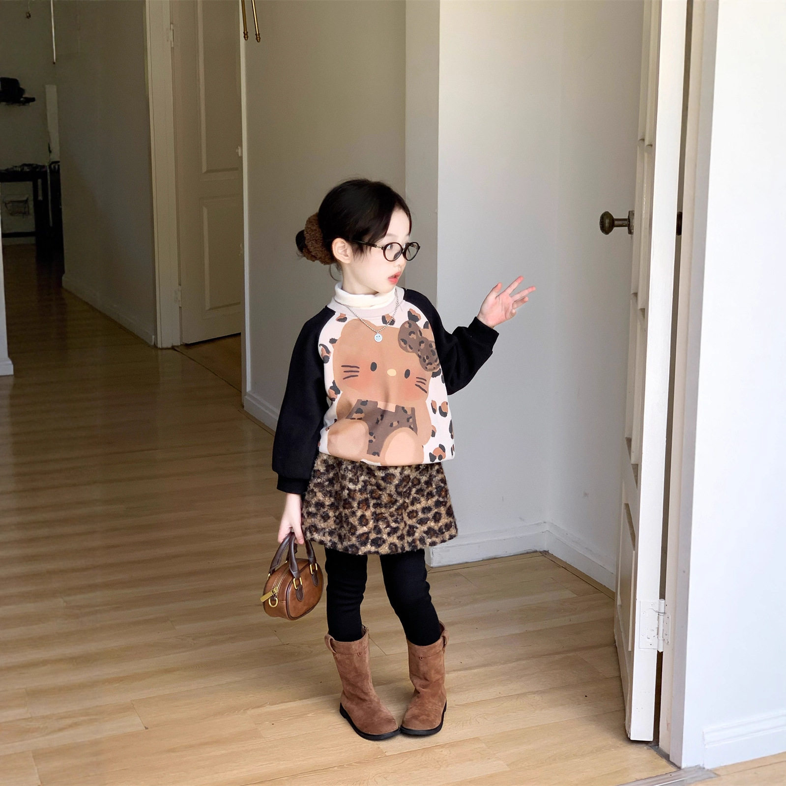 2025冬季新款 女童卡通加绒插肩袖卫衣+高领打底衫+豹纹打底裙裤