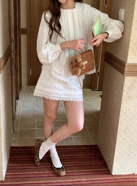 Chic Studio 早春新款 设计感抓襟花边衬衫半身裙套装