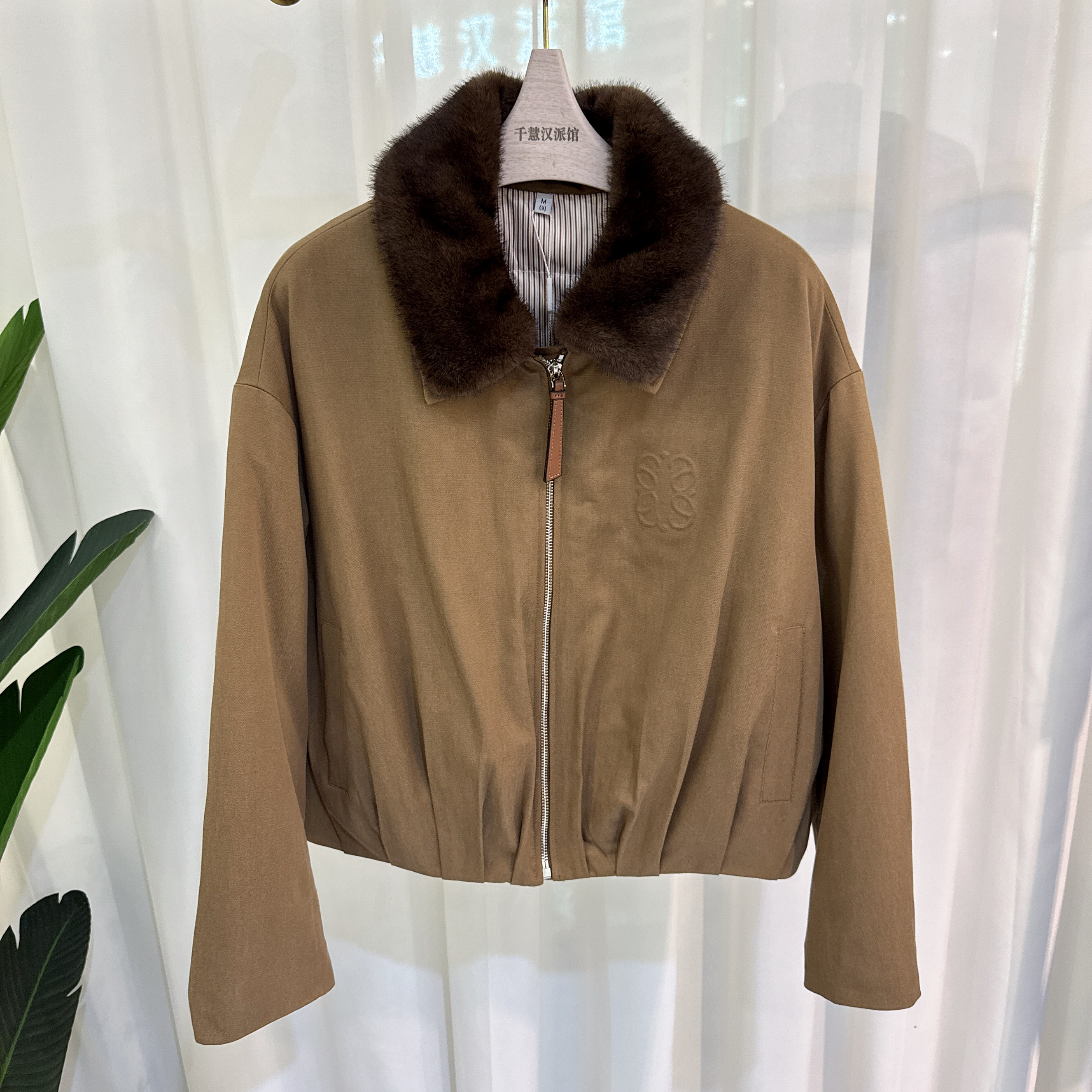 FT269036时尚羽绒服女大貂毛领短款显瘦宽松保暖2025冬季专柜正品