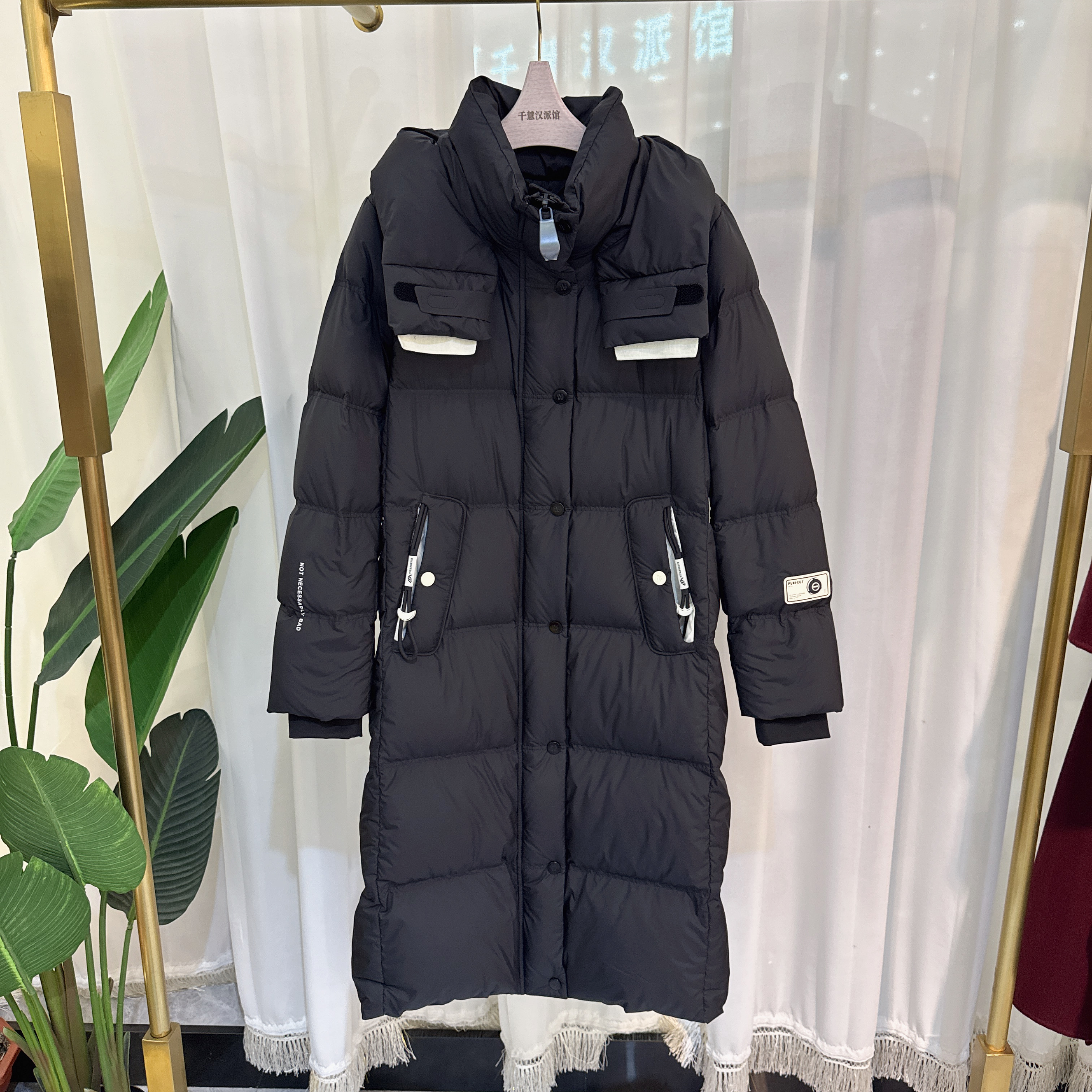 25D521时尚羽绒服女长款保暖连帽