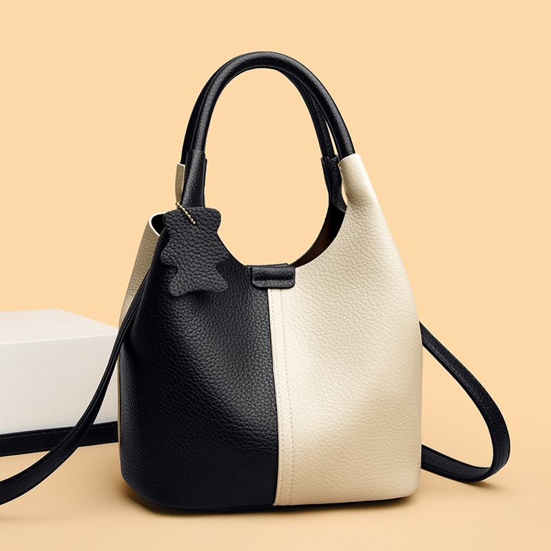 品牌小包包女式2026新款轻奢小众高级感斜挎包女包手提水桶包百搭