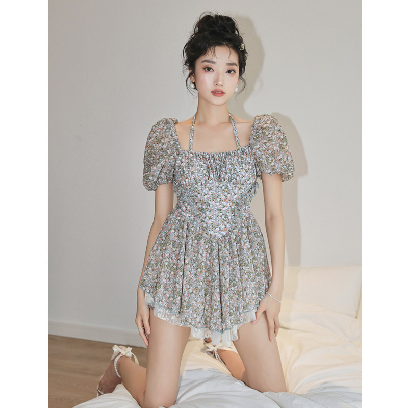 金珠泳衣女款纯欲风夏2023新款小碎花连体裙式保守显瘦遮肚泳装